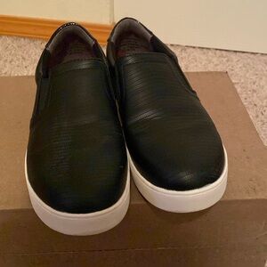 Brand name Dr Scholl’s black Nova shoes with size 7.5